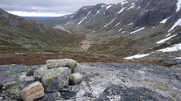 Stavskar cabin at the bottom of the valley